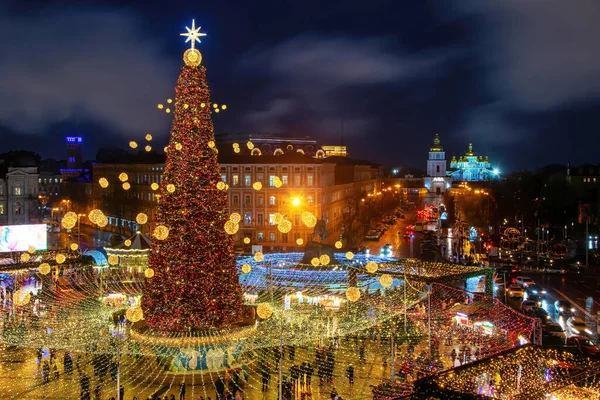 Ukrayna Nın Kyiv Kentindeki Sofya Meydanı Nda Aydınlatılmış Noel Ağacı — Stok fotoğraf