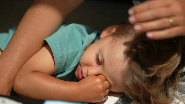 Sleepy Child Rubbing Eye Hand Kid Lying Resting — Foto de Stock