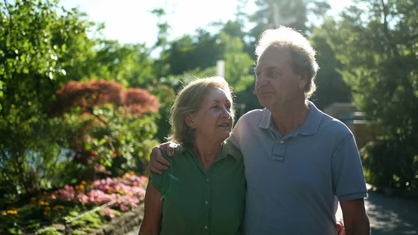 Senior Couple Walking Nature Together — Stock Photo, Image