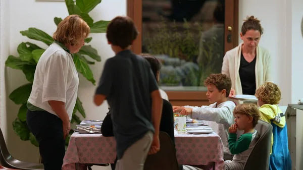 People Gathered Together Dinner Table Family Holidays — Φωτογραφία Αρχείου