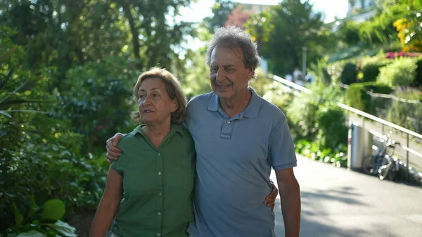 Older Couple Walking Together Senior People Relationship Day Walk — Stock Photo, Image