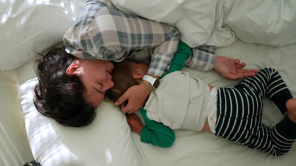 Mother Child Morning Bed Together Waking — Stockfoto
