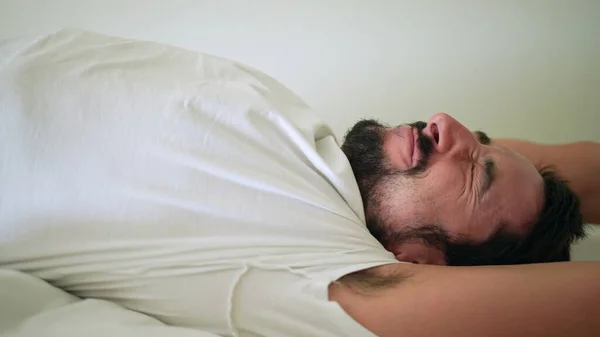 Man Yawning Waking Nap Person Lying Bed Yawns — Stockfoto