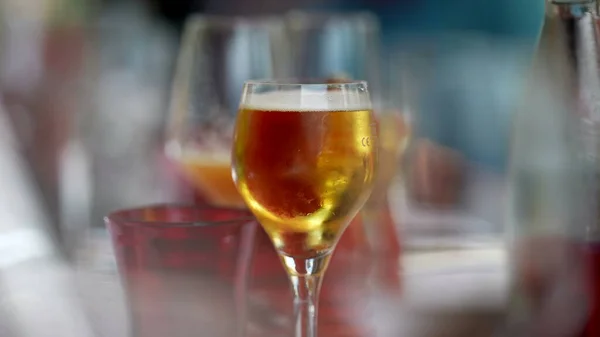 Скляне Пиво Крупним Планом Ресторані Пляшкове Пиво — стокове фото