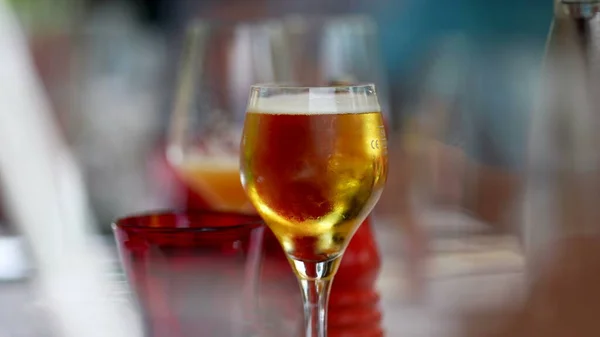 Скляне Пиво Крупним Планом Ресторані Пляшкове Пиво — стокове фото