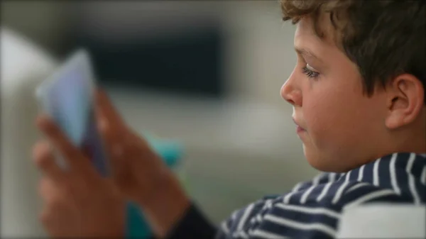 Criança Jogando Videogame Tablet — Fotografia de Stock