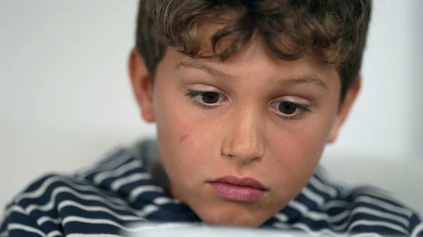 Child Amazed Reaction Content Online Holding Tablet — Stock Photo, Image