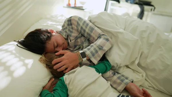 Child Mother Affection Cuddle Bed Together — Fotografia de Stock