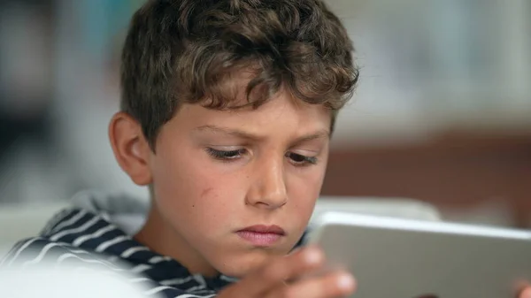 Child Amazed Reaction Content Online Holding Tablet — Fotografia de Stock