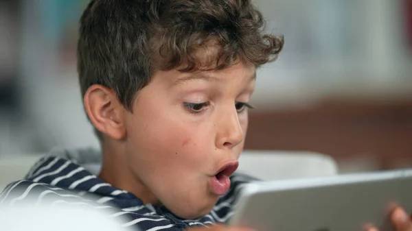 Child Amazed Reaction Content Online Holding Tablet — Fotografia de Stock