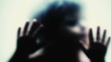 Çocuk kendini cam depresyonu zihinsel hastalık konseptinde kapana kısılmış hissediyor