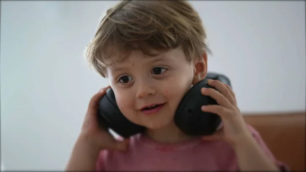 Child Removing Headphones Ear Kid Taking Takes Headphones — Photo