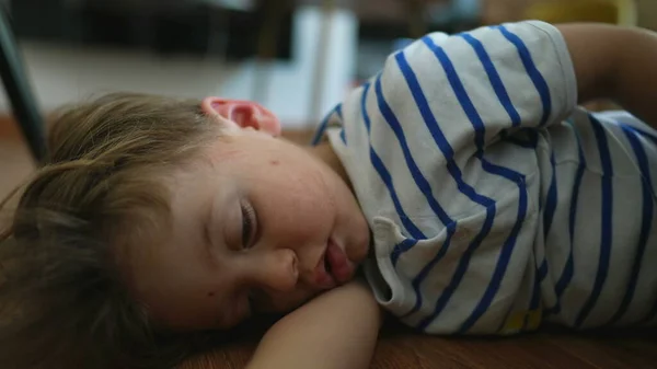 Niño Sintiendo Aburrimiento Casa Niño Aburrido — Foto de Stock