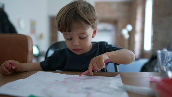 Gyermek Rajz Színes Tollal Papíron Kisfiú Játszik Művészet Kézműves — Stock Fotó