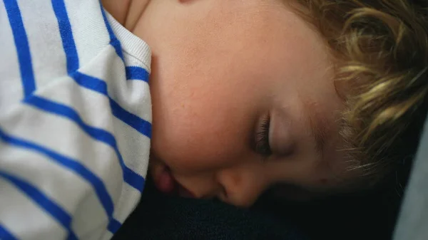 Dítě Spí Zblízka Batole Chlapec Tvář Spánek — Stock fotografie