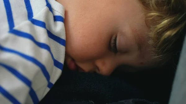 Bambino Addormentato Primo Piano Bambino Ragazzo Faccia Dormire Pisolino — Foto Stock