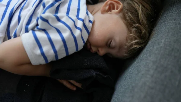 Menino Dormindo Criança Cochilando Close Rosto Criança Menino Descansando — Fotografia de Stock