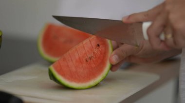 Dilimlenmiş karpuz meyvesi dilimleri.