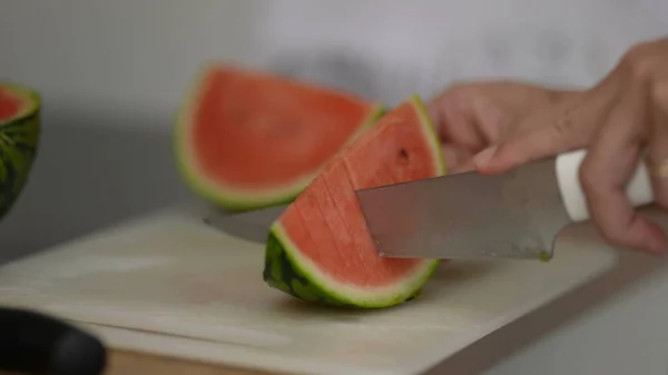 Hand Cutting Watermelon Fruit Slices Pieces — Stock Photo, Image