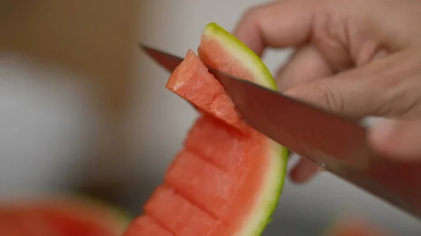 Handklippta Vattenmelonfrukter Bitar — Stockfoto