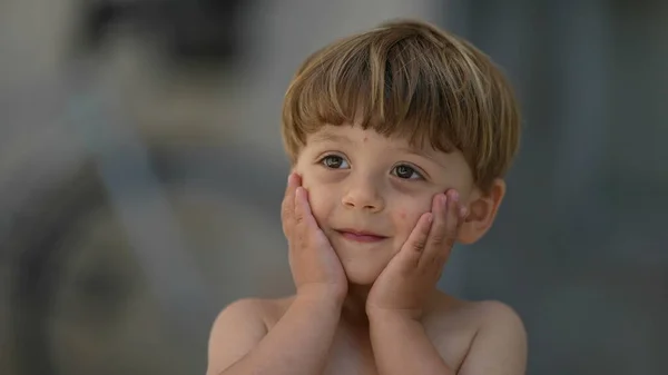 Sevimli Erkek Bebek Portresi Sevimli Bir Çocuk Oluyor — Stok fotoğraf
