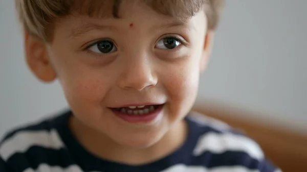 Jeden Roztomilý Chlapec Dítě Portrét Tvář — Stock fotografie