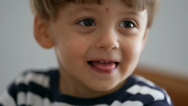 一张可爱的小男孩肖像脸 — 图库照片