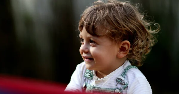 Carefree Menino Girando Parque Infantil Carrossel Close Rosto Sorrindo — Fotografia de Stock