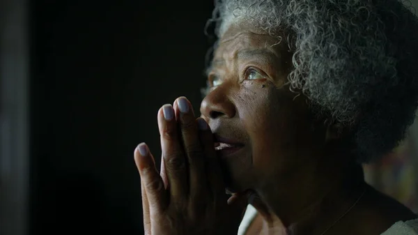 Tanrı 'ya tapan son sınıf bir kadının umudu var.