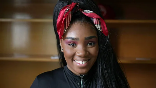 Black Teen Girl Portrait Face Smiling Camera — Stockfoto