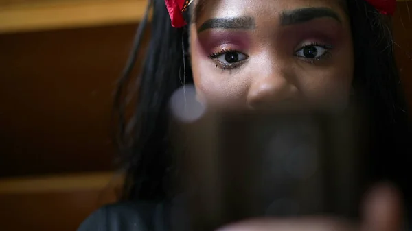 Pessoa Reagindo Com Surpresa Conteúdo Line Adolescente Menina Negra Reage — Fotografia de Stock