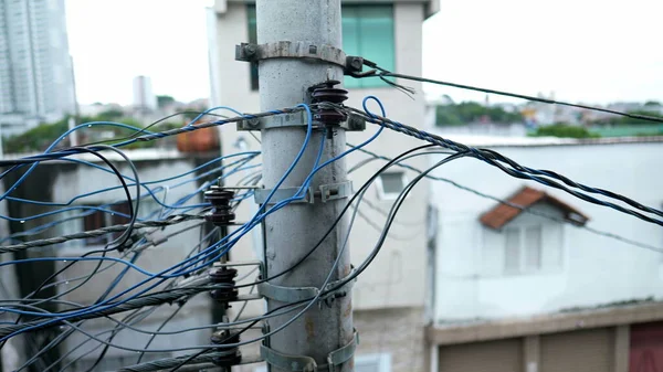 第三世界国家的电线电线杆 — 图库照片