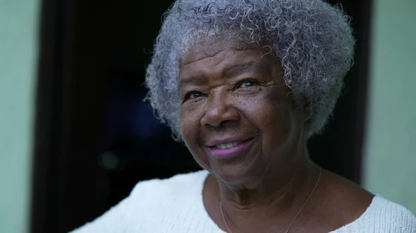 Een Afrikaanse Senior Vrouw Lachend Glimlachend Portret Gezicht — Stockfoto