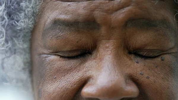 Black Older Woman Closing Eyes Meditation Macro Eyes Closeup — Stok Foto