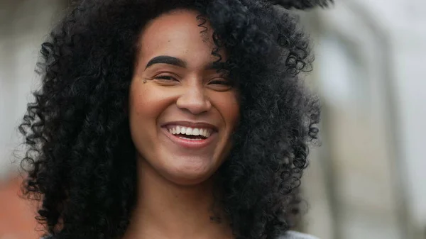 Happy Black Woman Laughing Smiling Happy African Person Real Life — Zdjęcie stockowe