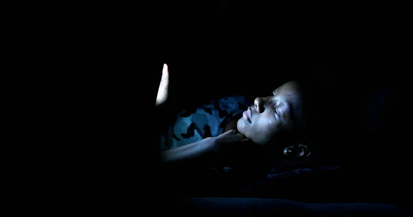 Teen Girl Using Smartphone Night Dark African Black Ethnicity — Stock Fotó