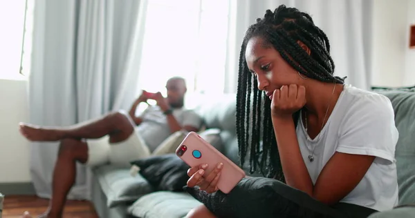 Teen Daughter Father Sitting Home Sofa Using Smartphone Device Each — Stockfoto