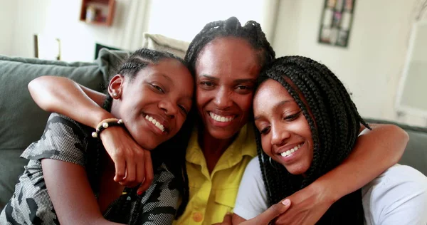 Black Mother Teenage Daughters Posing Together Candid Real People — 스톡 사진