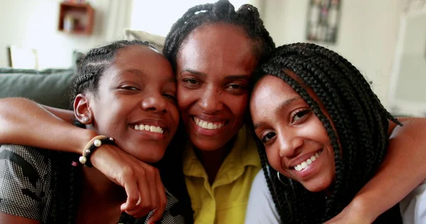Black Mother Teenage Daughters Posing Together Candid Real People — 스톡 사진