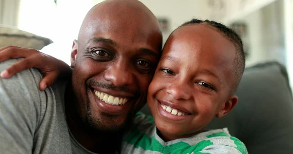 Black Father Boy Posing Camera African Child Bonding — Foto Stock