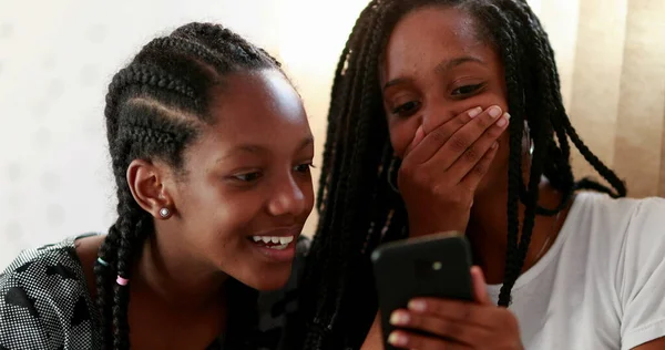 Two Girls Shock Reaction Looking Cellphone Defice Teenage Women Surprise — Stockfoto