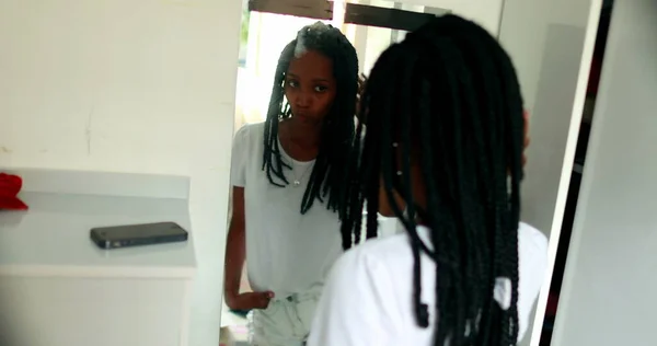 Teen African Girl Checking Herself Front Mirror Black Young Woman — Stock Fotó