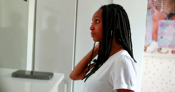 Black Teen Girl Checking Herself Front Mirror African American Teenager — Stockfoto