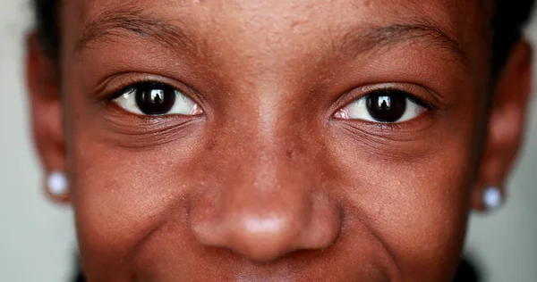 Black African Girl Eyes Smiling Camera Macro Close — Stok Foto