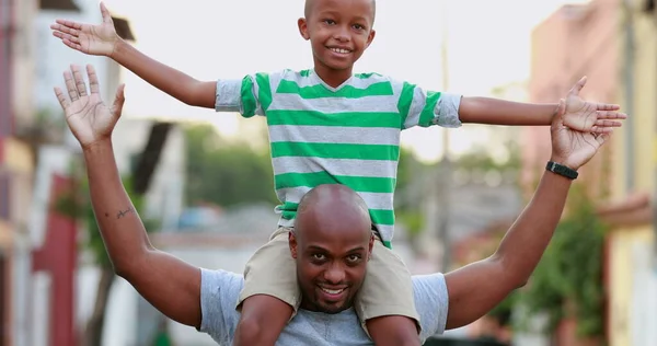 Son Top Father Shoulders African Black Parent Child Bonding Together — Foto Stock