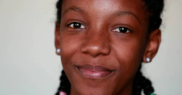 Happy Black African Girl Close Face Smiling Camera Portrait Teen — Zdjęcie stockowe