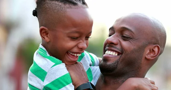 Padre Niño Cosquillas Hijo Africano Negro Etnia Padre Niño Vinculación —  Fotos de Stock