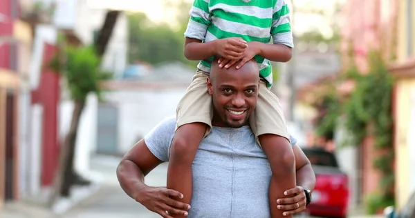 Father Lifting Son Shoulders African Child Dad Bonding — 스톡 사진