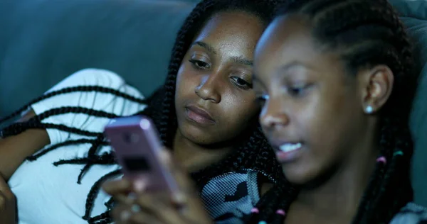 Candid Black Girls Looking Cellphone Screen African American Sisters Using — Photo