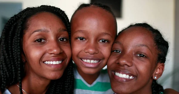 African Children Smiling Camera Black Ethnicity Little Boy Teen Sisters — Stockfoto